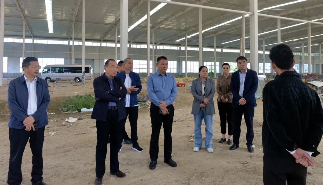 县长李勇到先进制造业开发区重点项目建设一线现场办公